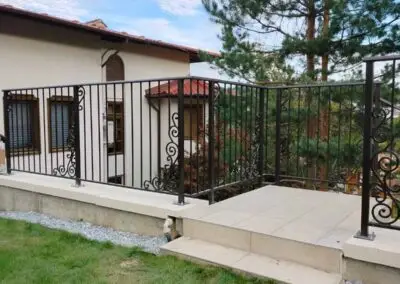 Метални парапети с орнаменти