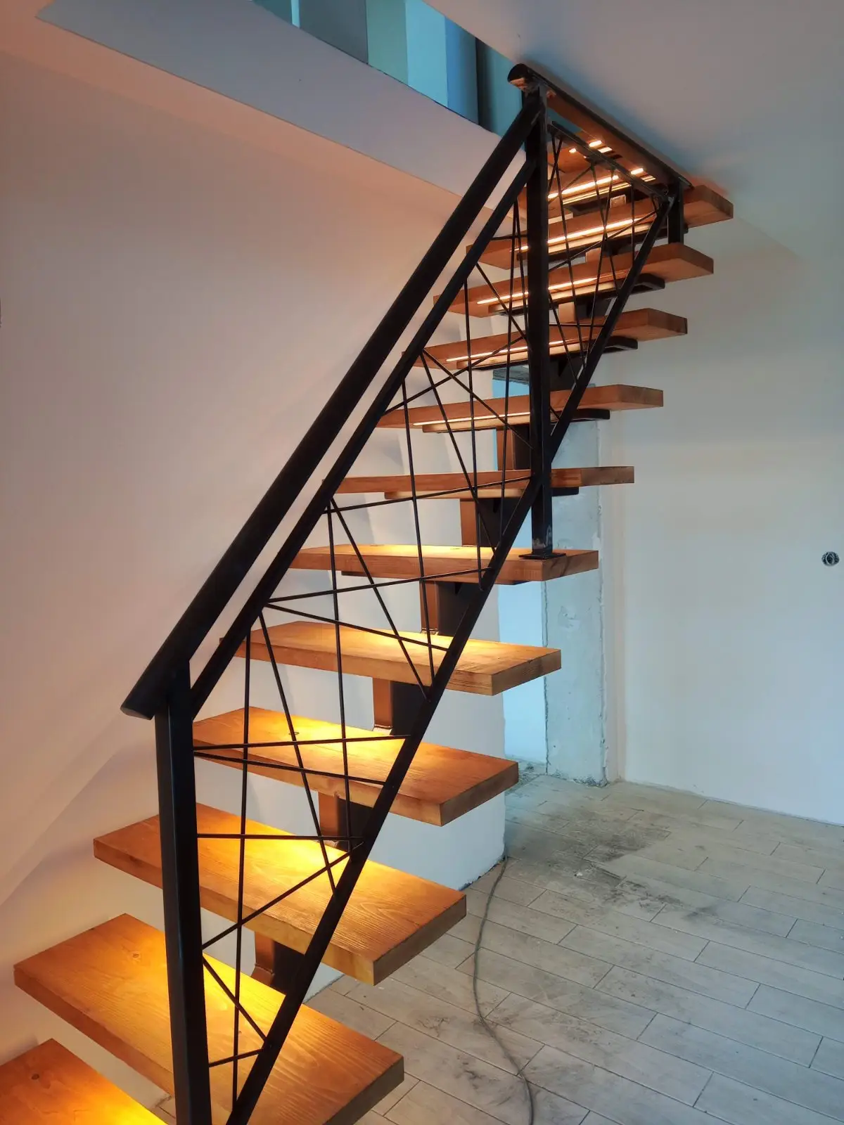 метален парапет на стълби Парапет на стълба метален дизайнерски с метална ръкохватка