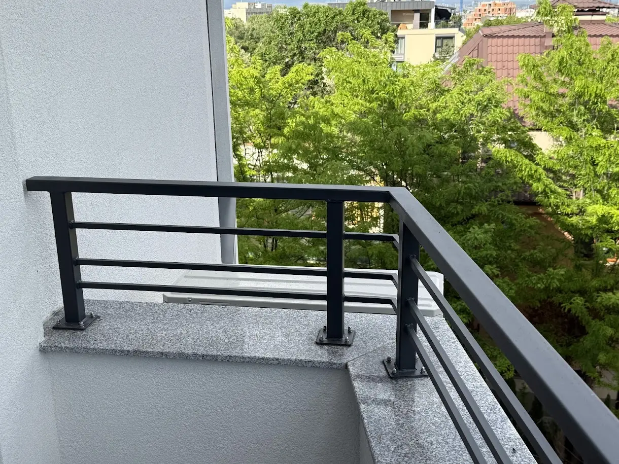 Завуршваща част на парапет към стена